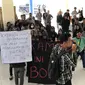 Ratusan mahasiswa saat memboikot kampus PNN tempat mereka menimba ilmu. (Liputan6.com)