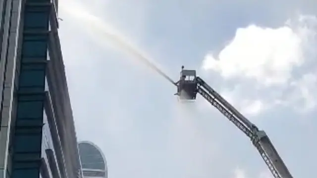 Kebakaran terjadi di lantai 7 Menara K-Link Jakarta, Jalan Gatot Subroto, Setiabudi, Jakarta Selatan, Sabtu (15/7/2023) pagi.