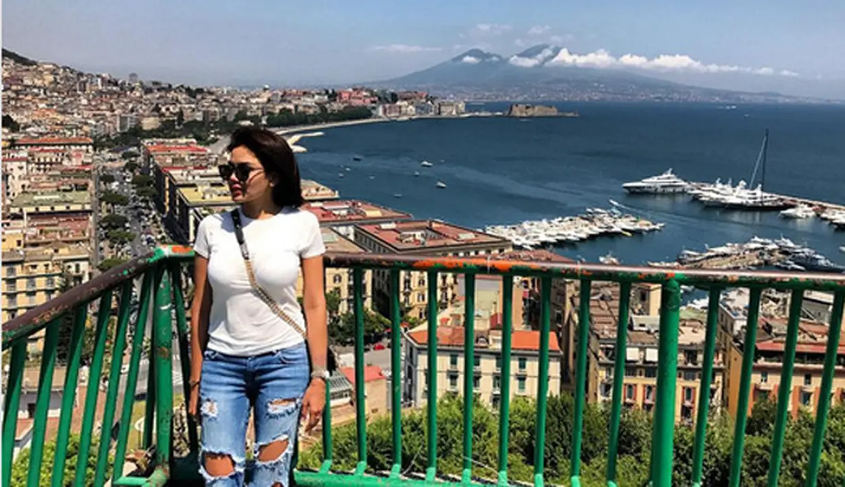 Perayaan Idul Adha tahun 2017, banyak selebriti yang menyumbang hewan kurban. Beberapa artis yang tahun ini menyumbangkan baik kambing maupun sapi. Nikita Mirzani tahun ini, patungan bersama anaknya membeli seekor sapi. (Instagram/nikitamirzanimawardi_17)