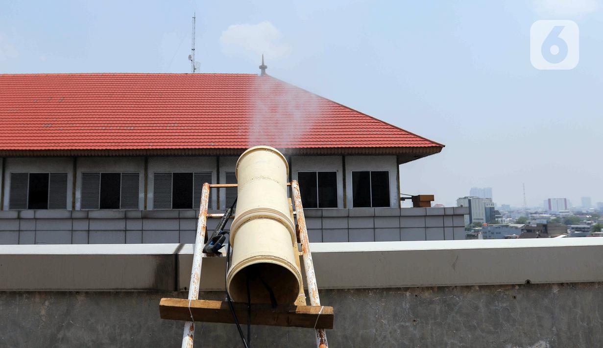 Sebelumnya Pj Gubernur DKI Jakarta Heru Budi Hartono mengungkap tugas tambahan yang diberikan Presiden Joko Widodo atau Jokowi untuk mengurangi polusi udara di Jabodetabek. (Liputan6.com/Herman Zakharia)