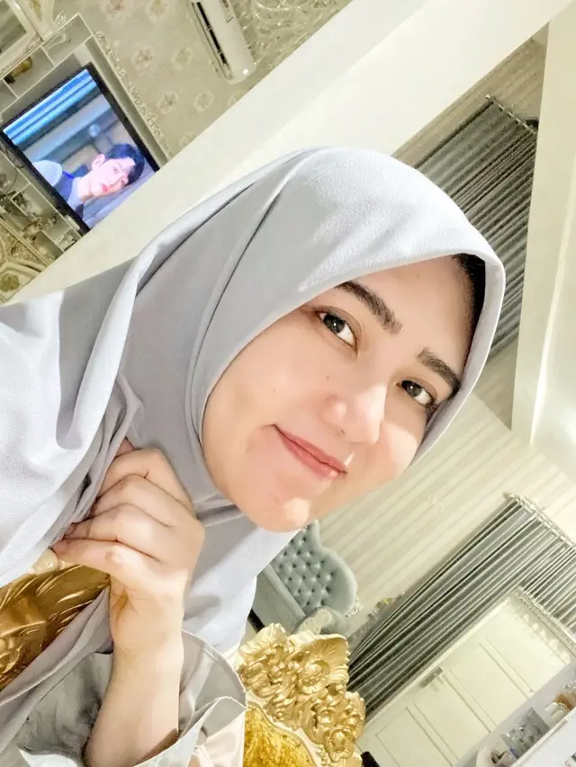 7 Potret Via Vallen saat Pakai Hijab, Banjir Pujian