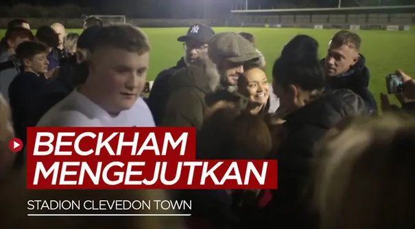 Berita video Mantan Pemain Manchester United, David Beckham terlihat menonton pertandingan sepak bola di desa kecil.
