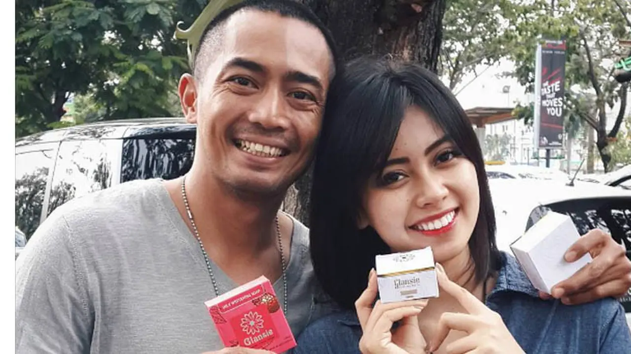 Yama Carlos dan istri, Fita