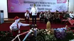 elajar lainnya yang tampil ke depan adalah Muhammad Riki yang memperagakan pencak silat dan Nabila yang memiliki keahlian macapat. 