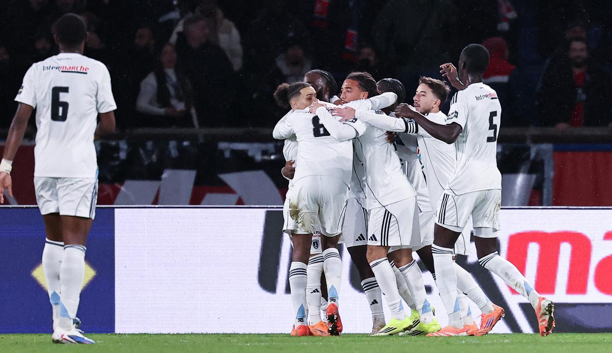 Sebaliknya, Paris FC tampil efektif dan mencuri kemenangan lewat gol Jonathan Ikone pada menit ke-74. (AFP/Anne-Christine Poujoulat)
