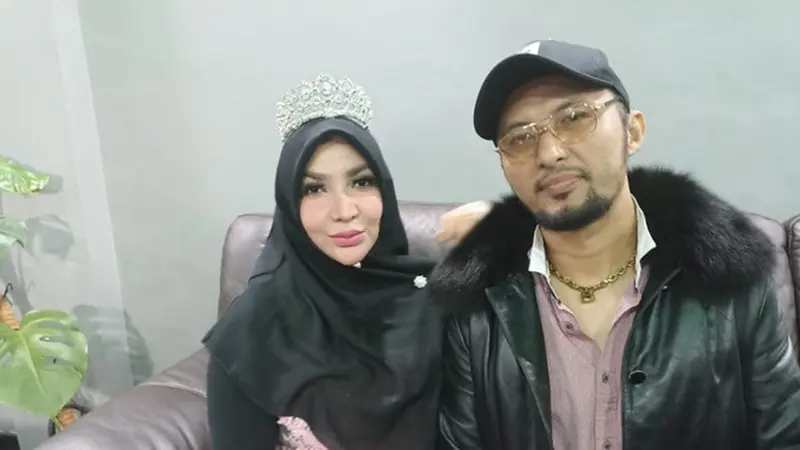 6 Potret Roro Fitria dan Suami Usai Menikah, Ajak Bikin Video Klip Bareng