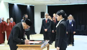 Henry Rialdi Resmi Jadi Deputi Komisioner OJK untuk Bursa Mineral dan Komoditas Strategis