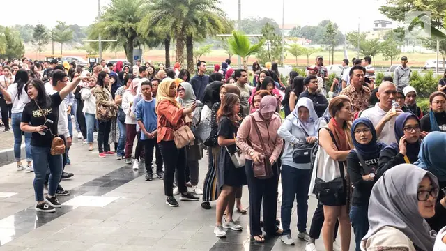 Antrean Mengular Penonton Konser Westlife di ICE BSD