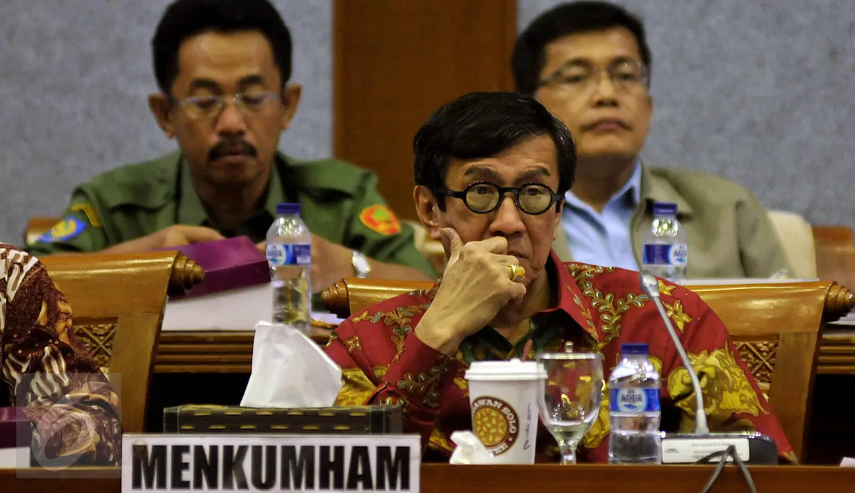 Menkumham Yasonna Laoly bersama Baleg DPR dan DPD RI membahas penetapan Prolegnas RUU Prioritas 2016 dan Perubahan Prolegnas RUU 2015-2019, Jakarta, Senin (25/1/2016). (Liputan6.com/Johan Tallo)