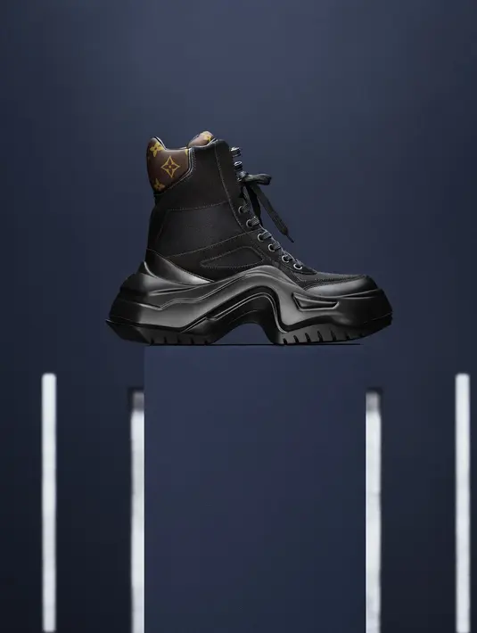 Dengan lidah sepatu yang besar, sol karet melengkung yang khas, dan desain futuristik, sneaker itu berhasil menuai decak kagum banyak orang.