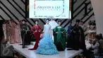 Model memamerkan koleksi busana perancang dari Singapura, Frederick Lee dalam Fashion Nation 10th edition "A Decade of Pure Dacadance" di Senayan City, Jakarta, Kamis (14/4). (Liputan6.com/Herman Zakharia)