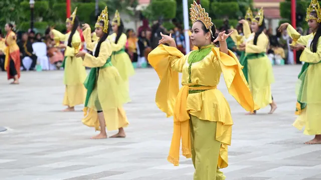 Pementasan tari Kolosal dalam upacara HUT Kabupaten Paser ke-64