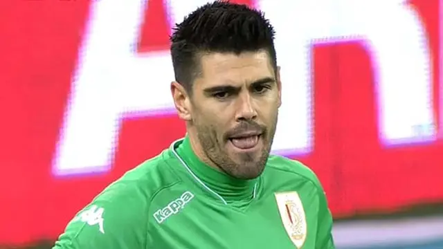 Mantan Kiper Barcelona dan MU Ini Kebobolan 11 Gol dari 5 Laga