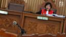 Sebuah mic yang diperuntukkan tersangka Jonru Ginting tidak hadir dalam sidang gugatan praperadilan di PN Jakarta Selatan, Selasa (21/11). Majelis hakim menolak seluruh gugatan praperadilan yang diajukan tersangka Jonru. (Liputan6.com/Immanuel Antonius)
