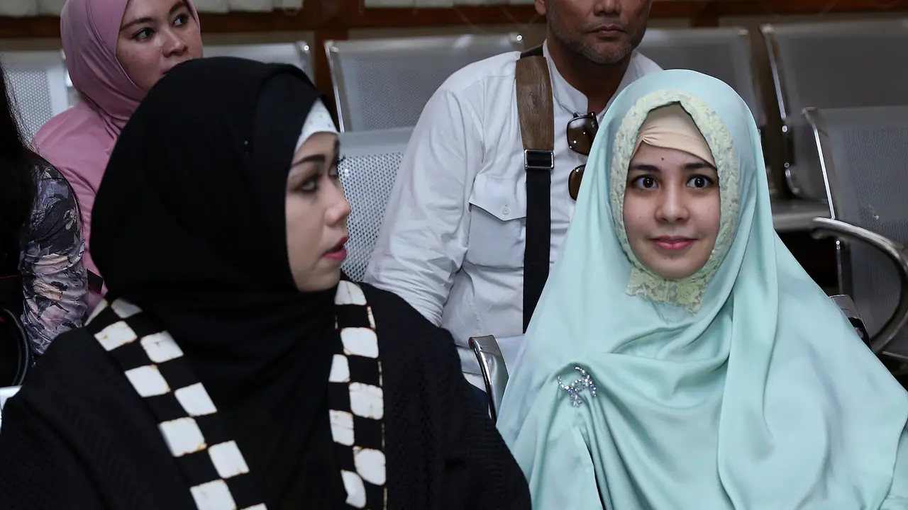 [Bintang] Risty Tagor dan kuasa hukumnya Ina Rachman
