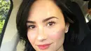 "Demi merasa ia bsa menginspirasi fansnya untuk berpikir dua kali jika ingin mengambil sebuah keputusan," ujar sumber. (instagram/ddlovato)