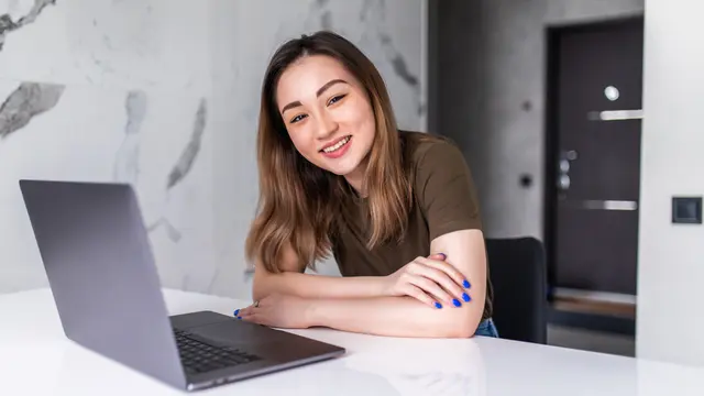 tersenyum karier dewasa sabar mandiri