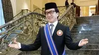 Dapat Gelar Datuk dari Malaysia, Jackie Chan Pakai Peci