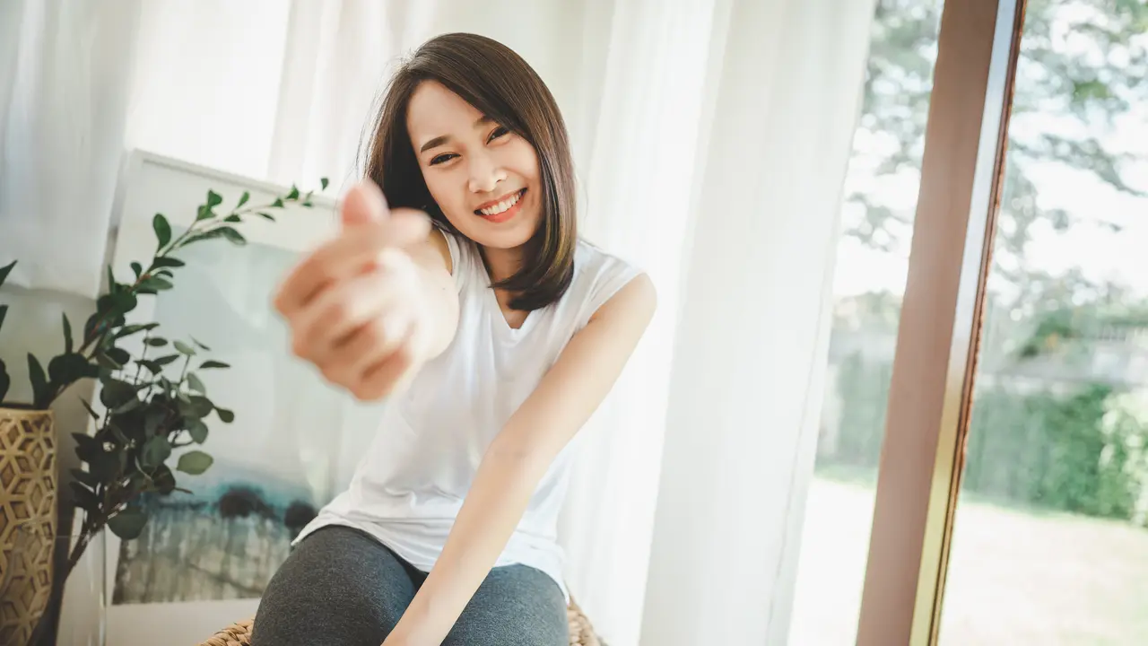 perempuan dan ceria