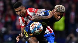 Pada laga tersebut Ralf Rangnick tetap menggunakan formasi andalannya yaitu 4-2-3-1. Lima gelandang MU kali ini adalah Fred, Paul Pogba, Bruno Fernandes, Marcus Rashford (kanan), dan Jadon Sancho ditugaskan untuk menyokong Cristiano Ronaldo sebagai striker tunggal. (AFP/Oscar Del Pozo)