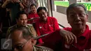 Djarot Saiful Hidayat saat meninjau ujicoba Koridor 13 Transjakarta di Jakarta, Senin (15/5). Peninjauan itu dilakukan guna mengecek kesiapan pengoperasian Koridor 13 Transjakarta rute Ciledug-Tendean. (Liputan6.com/Gempur M. Surya)
