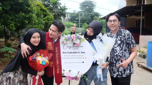 6 Potret Rizki DA Lulus Sidang Skripsi Didampingi Hersa Rahayu, Jadi Hadiah Ultah