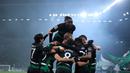 Sejumlah pemain Sporting CP melakukan selebrasi setelah setelah Viktor Gyokeres mencetak gol ke gawang Manchester City pada laga Liga Champions 2024/2025 di Jose Alvalade, Lisbon, Portugal, Rabu (06/11/2024) WIB. (AFP/Filipe Amorim)
