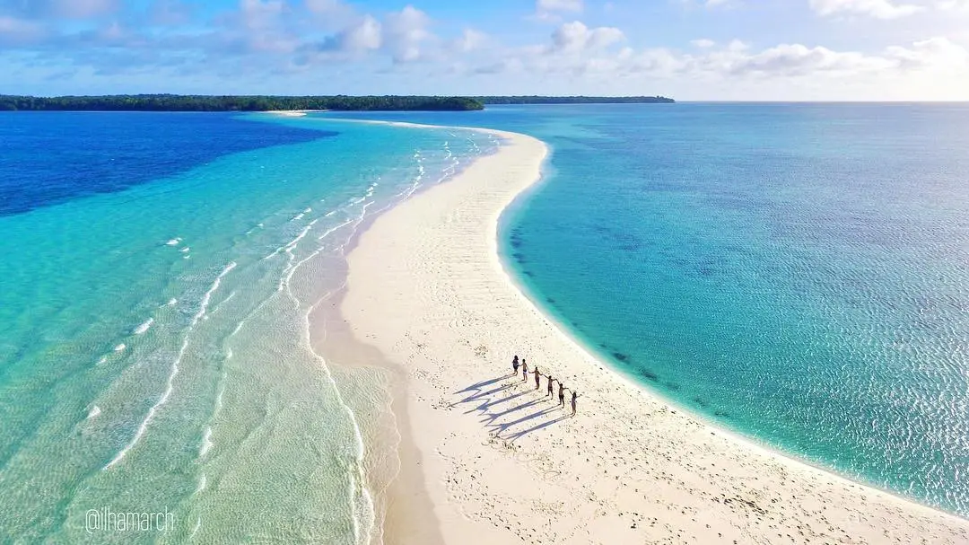 Pantai Ngurtafur, Kepulauan Kei, Maluku. (Sumber Foto: ilhamarch/Instagram)