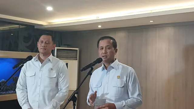 Menteri Transmigrasi Muhammad Iftitah Sulaiman