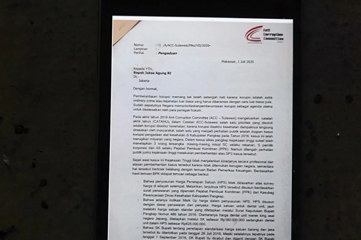 Anti Corruption Committee Sulawesi (ACC Sulawesi) mengadukan Kejati Sulsel ke Jaksa Agung karena menghentikan penyidikan perkara korupsi yang telah memiliki audit BPK (Liputan6.com/ Eka Hakim)