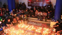 Pendukung berbagai klub sepak bola Indonesia di Tangerang menggelar aksi selepas tragedi Kanjuruhan Malang. (Liputan6.com/Pramita Tristiawati)