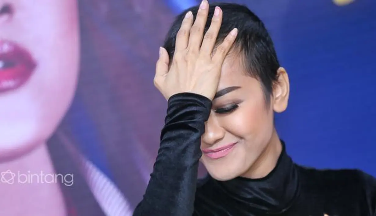 Akhir 2014, Jupe dinyatakan sembuh dari penyakit mematikan tersebut. Apalagi saat itu janda Gaston Castano itu baru pulang dari menjalani perawatan di Singapura. Dan oleh dokter yang menangani terbebas dari penyakitnya. (Adrian Putra/Bintang.com)