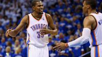 Duet Oklahoma City Thunder Kevin Durant dan Russell Westbrook (AFP/Ronald Martinez)