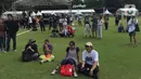 Pengunjung menyaksikan pertunjukan saat menghadiri Joyland Festival 2019 di Senayan, Jakarta, Sabtu (7/12/2019). Joyland Festival kembali digelar setelah lima tahun absen. (Liputan6.com/Immanuel Antonius)