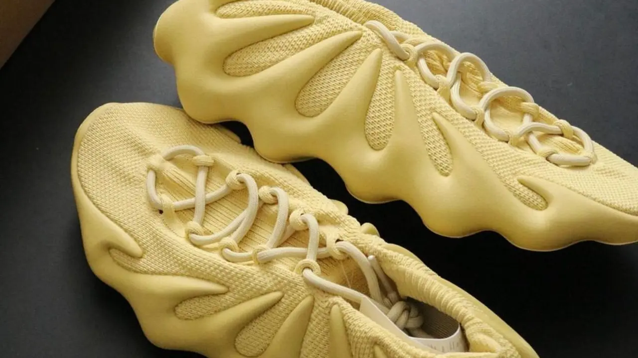 Penampakan Sneaker Yeezy Terbaru yang Dibilang Mirip Pangsit, Semirip Apa?