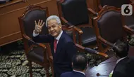 Calon presiden nomor urut 3 Ganjar Pranowo melambaikan tangannya usai mengikuti jalannya sidang putusan perselisihan hasil Pilpres 2024 di Gedung Mahkamah Konstitusi (MK), Jakarta, Senin (22/4/2024). (Liputan6.com/Angga Yuniar)