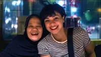 Kenangan Manis Nirina Zubir dengan Mendiang Ibu (Sumber: Instagram/nirinazubir_)