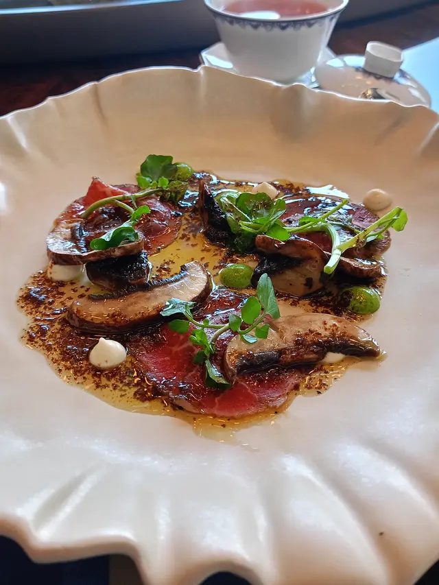 Kolaborasi Menggemaskan dari Chef Kembar Asal Inggris, Hadirkan Menu Inggris-Eropa yang Gugah Selera