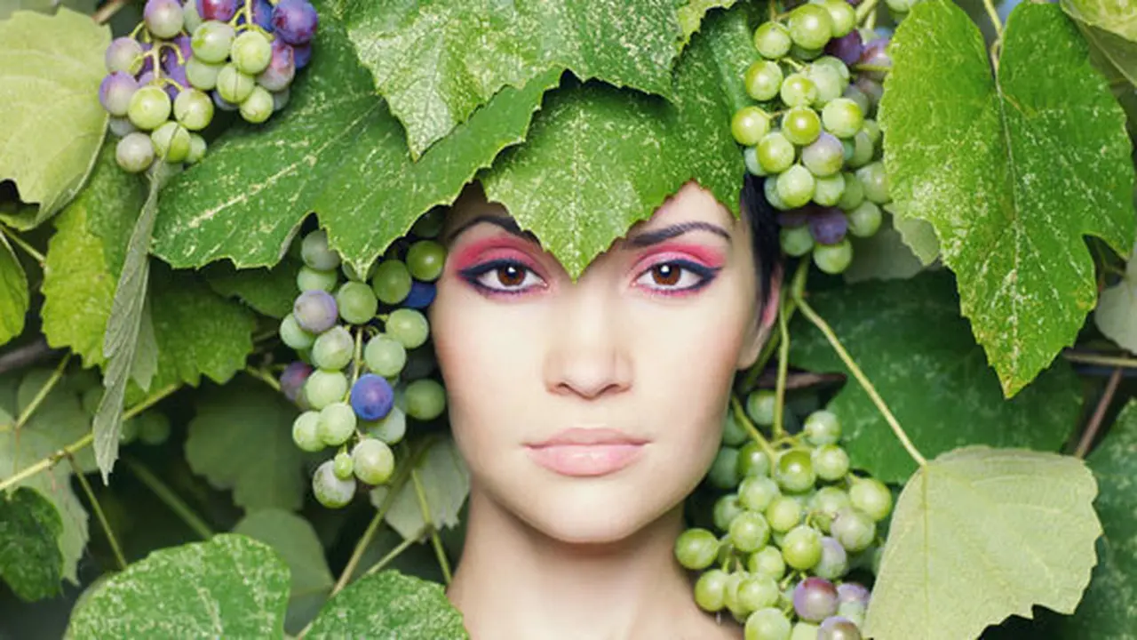 (C) shutterstock