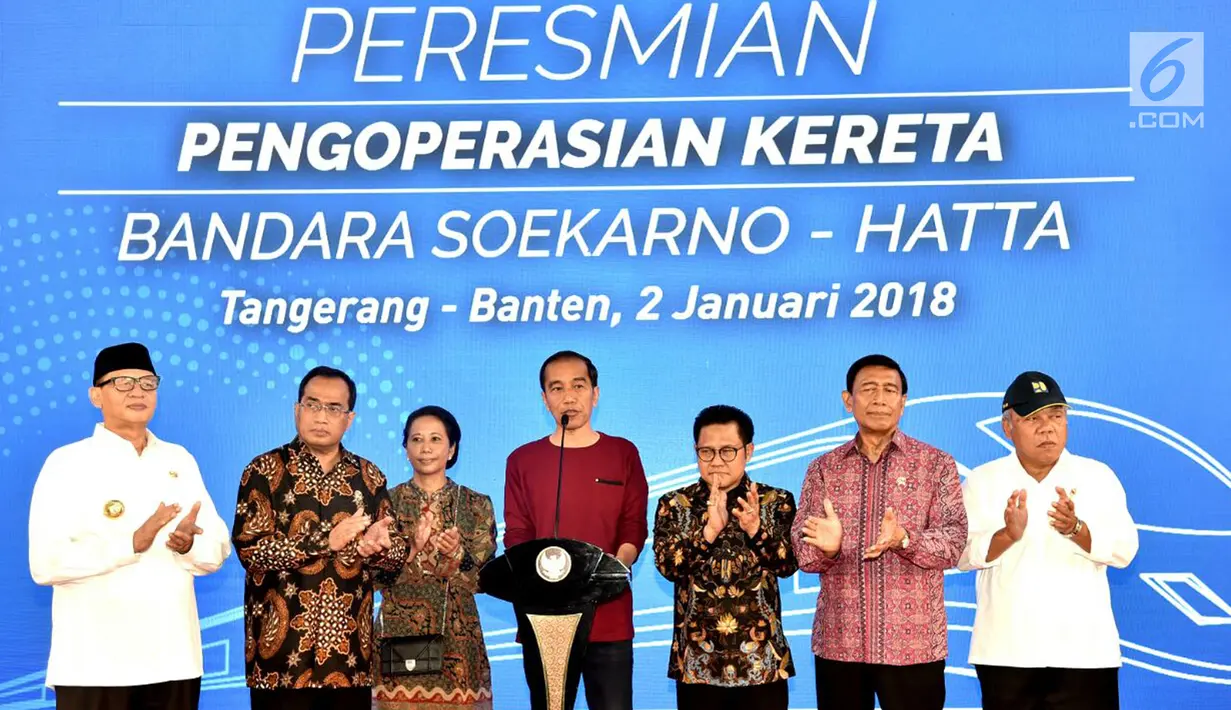 Presiden Jokowi (tengah) didampingi sejumlah menteri dan Ketum PKB, Muhaimin Iskandar saat meresmikan Stasiun Bandara Soekarno-Hatta (2/1). (Liputan6.com/Pool/Biro Pers Kepresidenan)