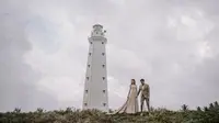Foto prewedding Kaesang Pangarep dan Erina Gudono di Pantai Pandansari, Bantul, Yogyakarta. (dok. Instagram @erinagudono/https://www.instagram.com/p/CltSK-Oy7Mh/?hl=en/Dinny Mutiah)