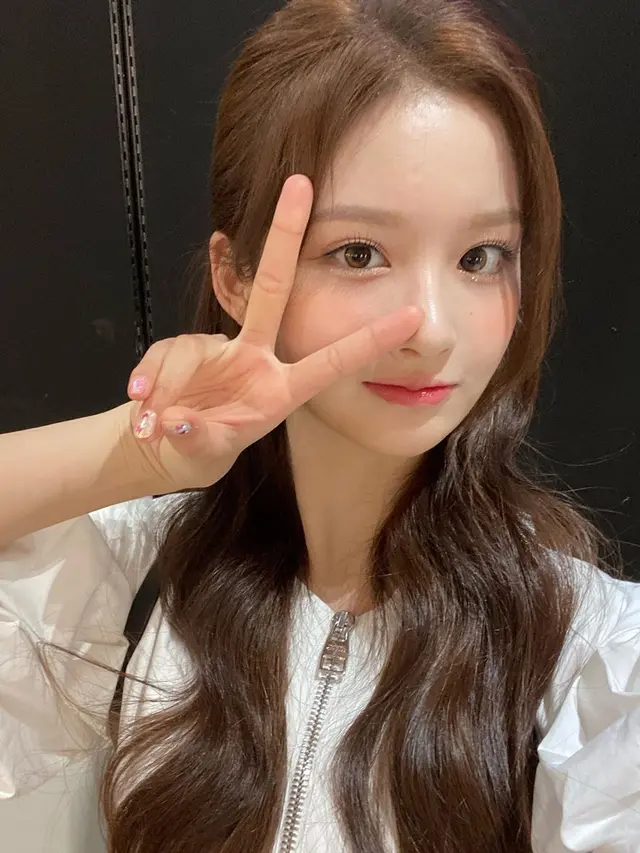 Sullyoon NMIXX. (Instagram/ nmixx_official)