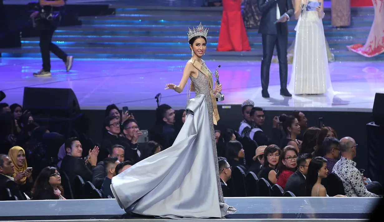 "Karena kasih sayang dan perdamaian dimulai dari jiwa anak-anak. Jiwa anak anak yang diberi makan kasih sayang akan tumbuh jadi orang dewasa yang paham akan pentingnya perdamaian dunia," ujarnya. (Deki Prayoga/Bintang.com)