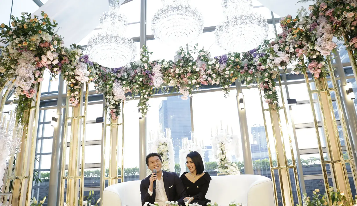 Syahrini dan Reino Barack