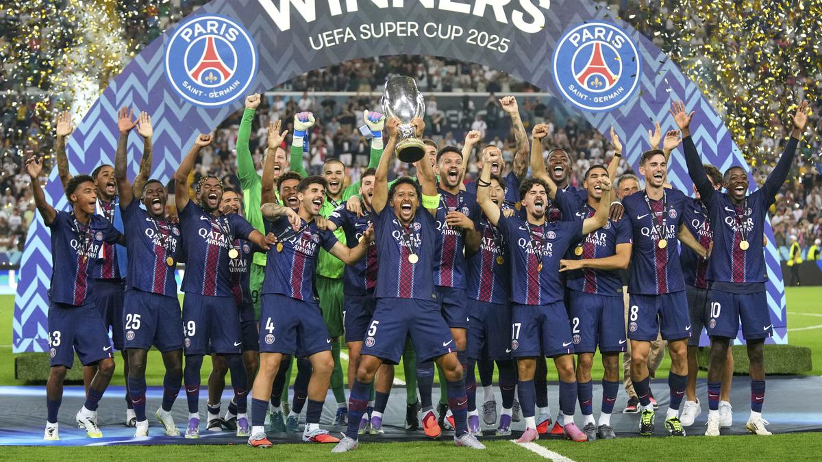 Selamat! PSG Juara UEFA Super Cup 2025 Usai Tertinggal Dua Kali dari  Tottenham kini PSG Raih Gelar Juara Pertama nya dan mencetak Rekor untuk prancis Karena PSG Raih Trofi UEFA Super Cup Pertama Untuk Negara Prancis | KILAUBOLA