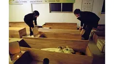 Untuk meminimalisir angka pelaku bunuh diri, beberapa perusahaan di Korea Selatan melakukan pencegahan. Salah satunya, dengan memberi pengalaman karyawannya tidur di dalam peti mati.