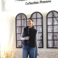 Koleksi “Revisiting Classic” UNIQLO yang menggabungkan desain timeless dengan inovasi modern, sesuai prinsip mindful buying ala Maudy Ayunda. [Dok/UNIQLO INDONESIA].