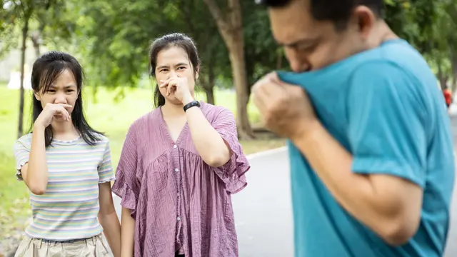 25 Cara Menghilangkan Bau Badan dari Bahan Alami hingga Mengubah Kebiasaan Sehari-hari