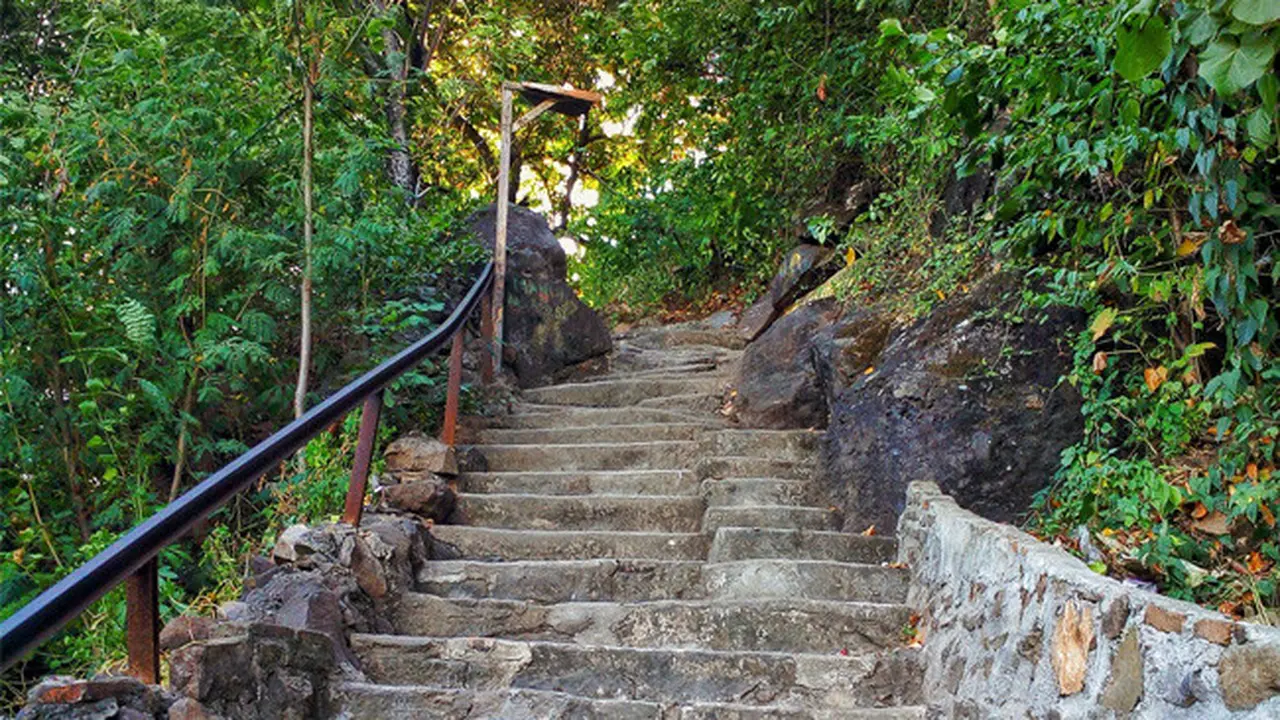 Bukit Pecaron, Wisata Religi yang Wajib Dikunjungi