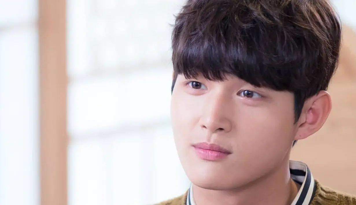 "Saat aku memasuki ruangan interogasi, aku gugup dan bingung. Tapi aku menjawab dengan jujur," ujarnya. (Foto: allkpop.com)